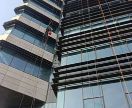 高空外墻清洗有什么必要性?高空外墻清洗有什么安全要求?